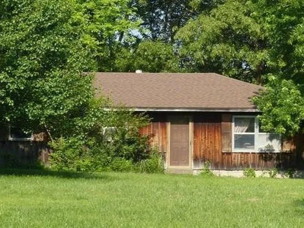 146 Pioneer Ln, Calvert City, KY 42029