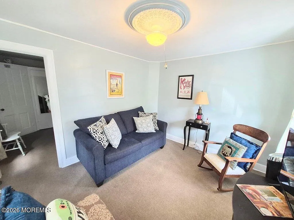 1 bed, 972 sqft, $1,350 — Photo 3