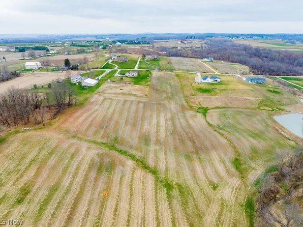 Pigeon Run Ave SW, Navarre, OH 44662