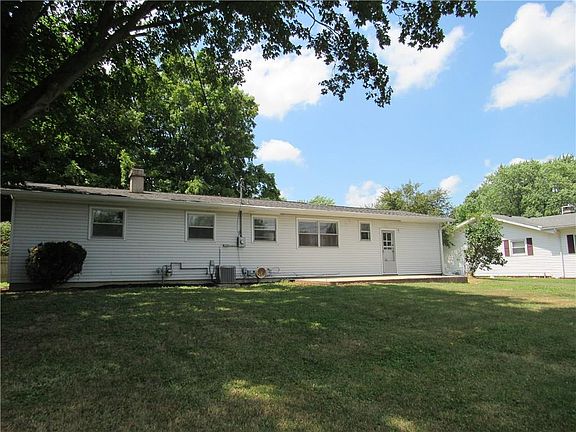 3rd image of 5 Eastgate Dr