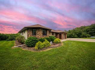 4177 E Dix Irvington Rd, Nashville, IL 62801