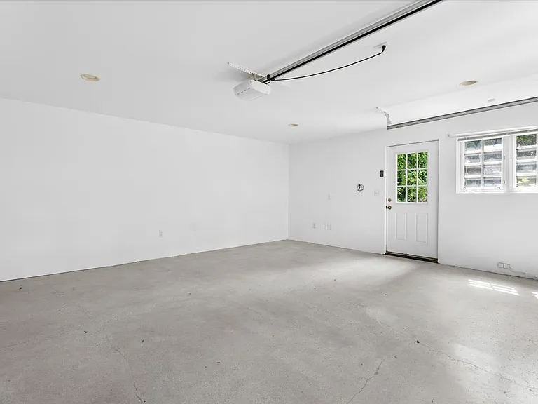 229 15th St — Photo 21