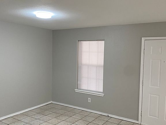 5th image of 2300 N 13th St APT 4