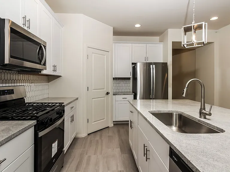 13146 N Grayson Dr — Photo 6