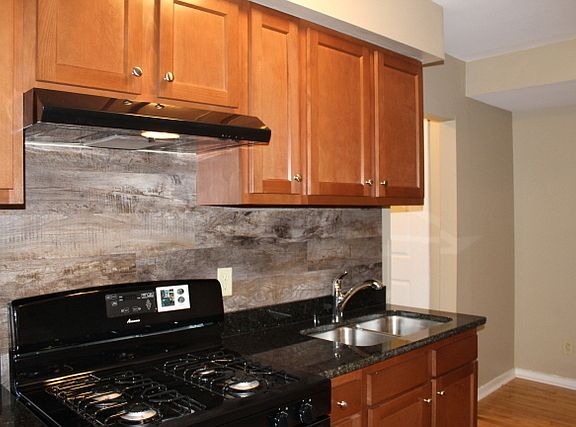 5th image of 1530 Concordia Ave APT 2