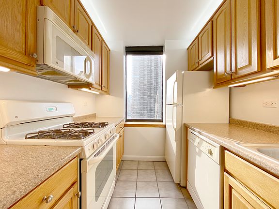 5th image of 415 E 37th St APT 26N