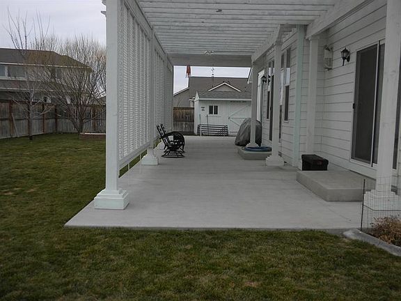4th image of 512 Scenic Dr SE
