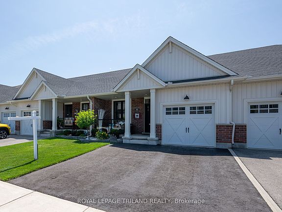 4th image of 32 Charter Creek Ct