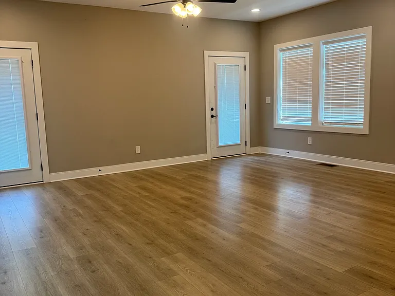 1121 Lawrence Ave #7 — Photo 11