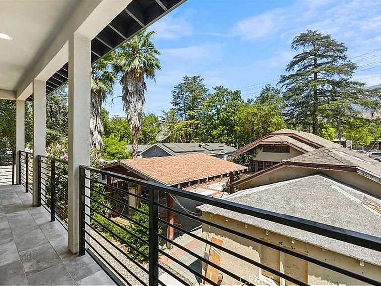 720 W Altadena Dr #1/2 — Photo 10