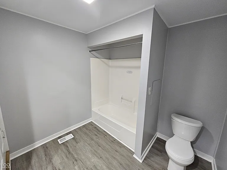224 Iowa St — Photo 13