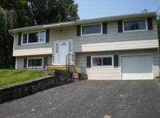 21 Mockingbird Ln, Poughkeepsie, NY 12601