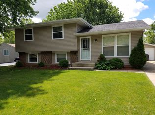 275 Butternut Dr, Bolingbrook, IL 60440