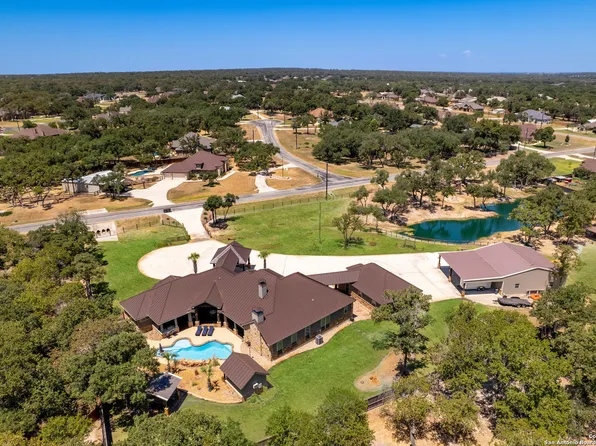 157 Bucks Ln, La Vernia, TX 78121