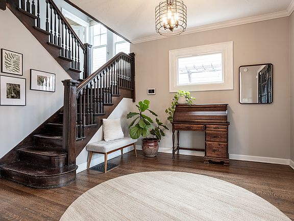 3rd image of 3156 Washington Blvd