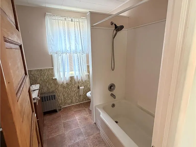 203 Easton Rd — Photo 4
