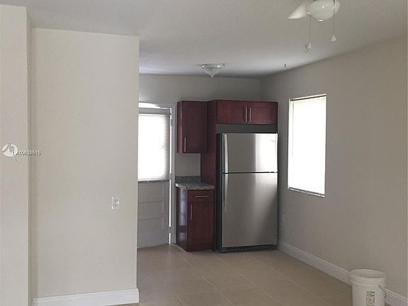 4th image of 15720 NE 15th Ct #0