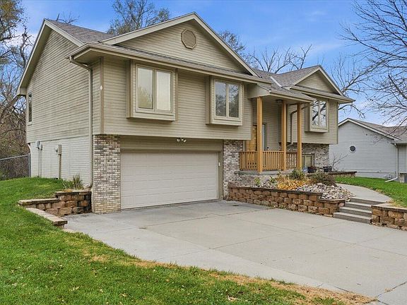 2nd image of 733 Parkwild Dr