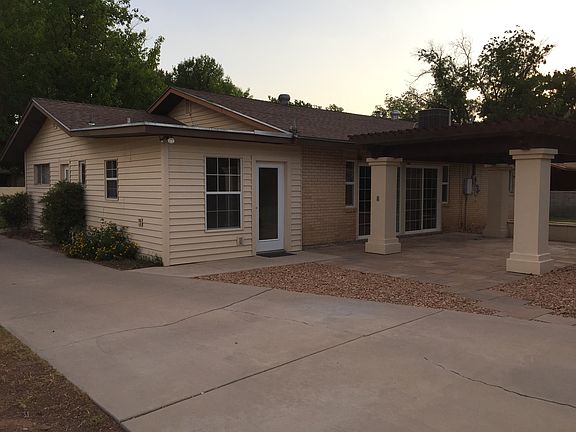 Entries to Flex rm, Mud rm,
and Living rm sliders