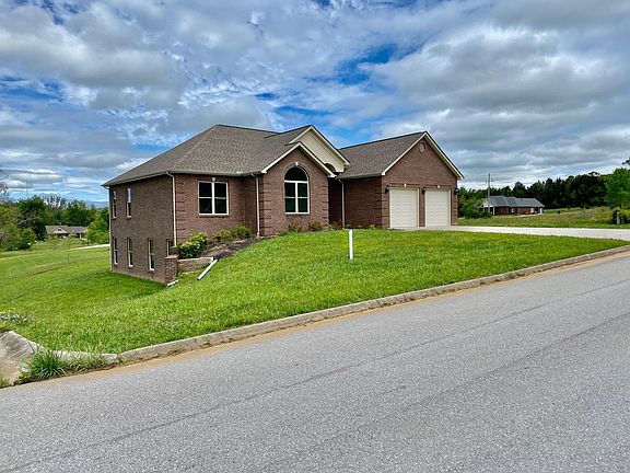 2nd image of 102 Spyglass Dr