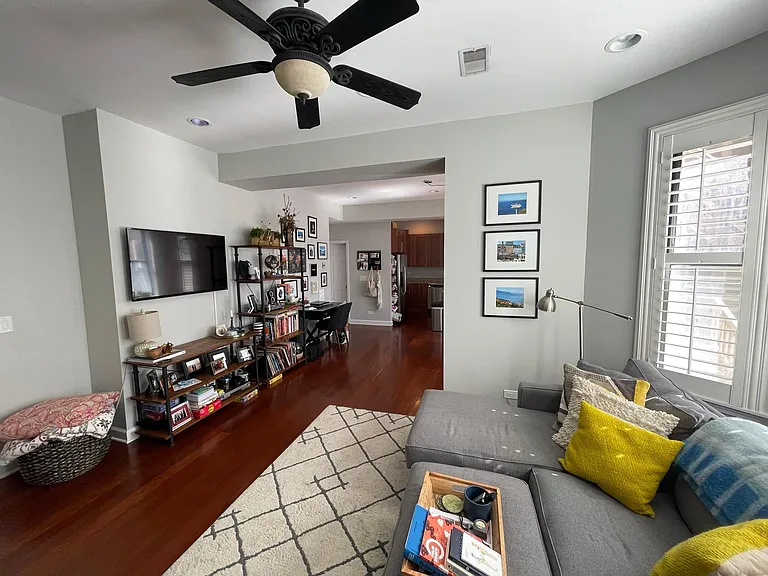 561 W Briar Pl — Photo 13