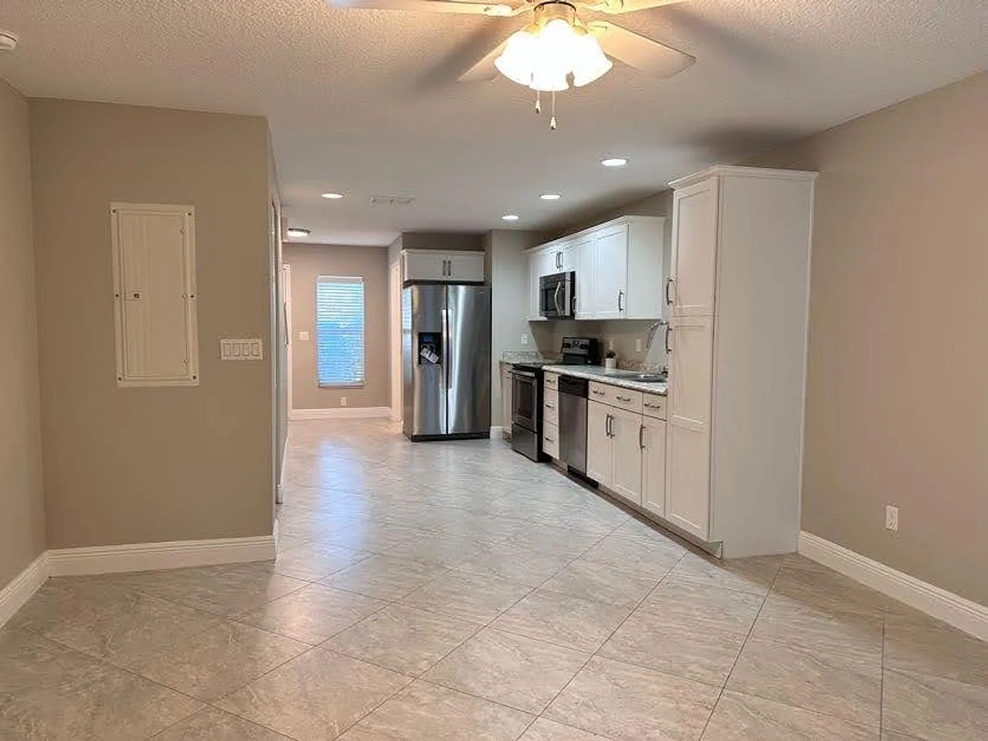 Spacious 2-Bed, 2.5- One Month FREE — Photo 2