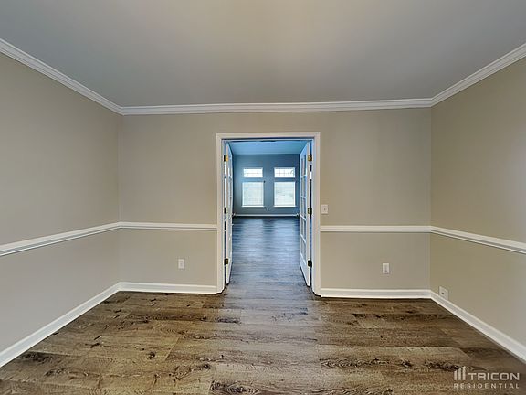 5th image of 121 Stoneheath Dr