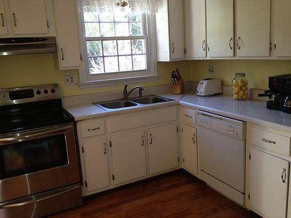 Cheery Kitchen