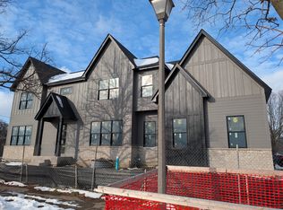 722 S Berkley Ave, Elmhurst, IL 60126