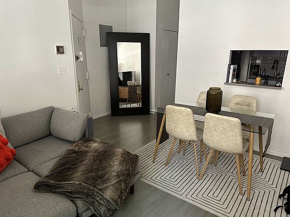 2nd image of 215 Ashland Pl APT 2