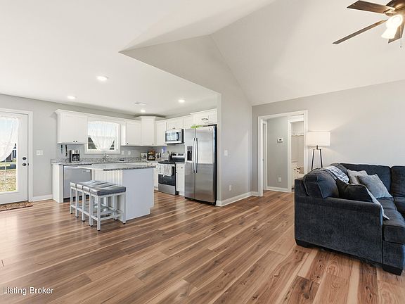 4th image of 110 Augustine Ln