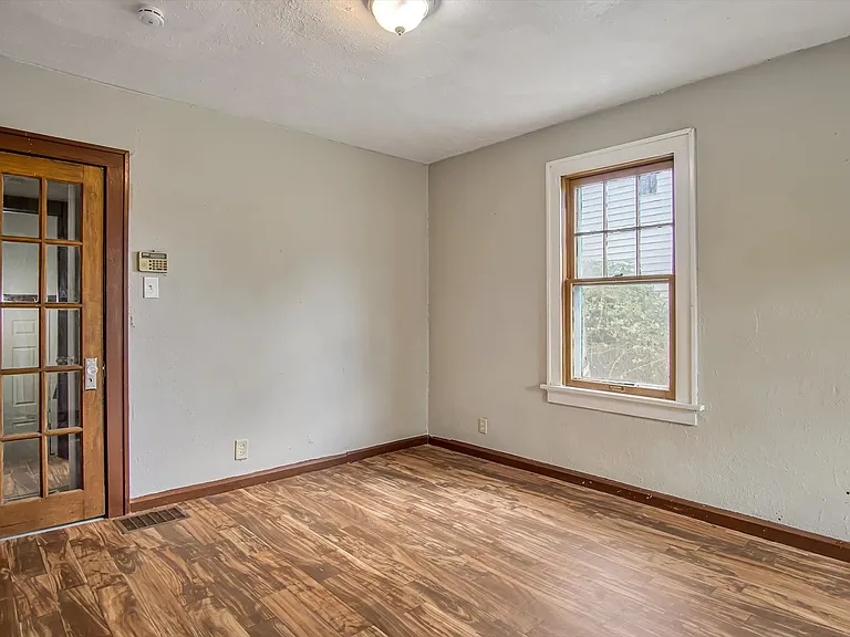 5611 Hallows Ave — Photo 6