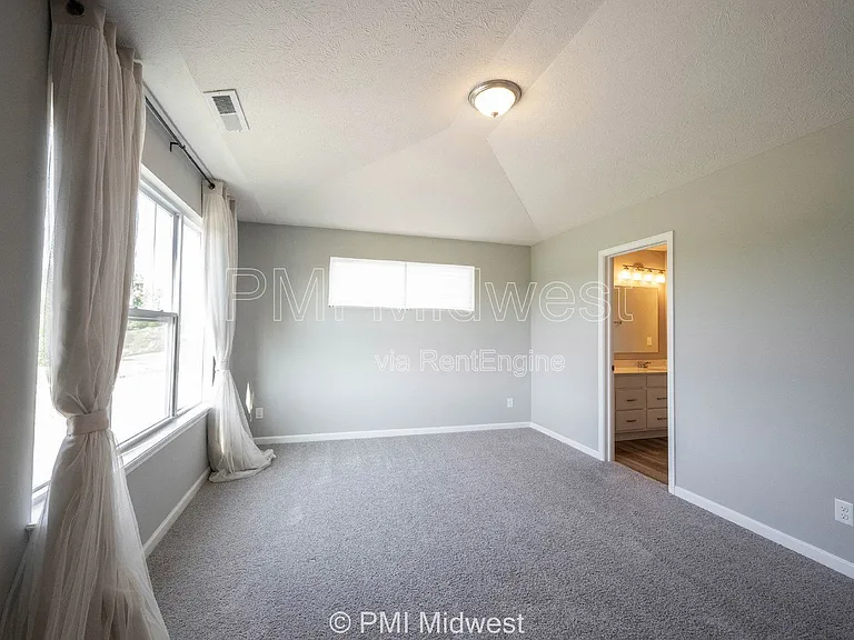 2952 W New York St — Photo 34