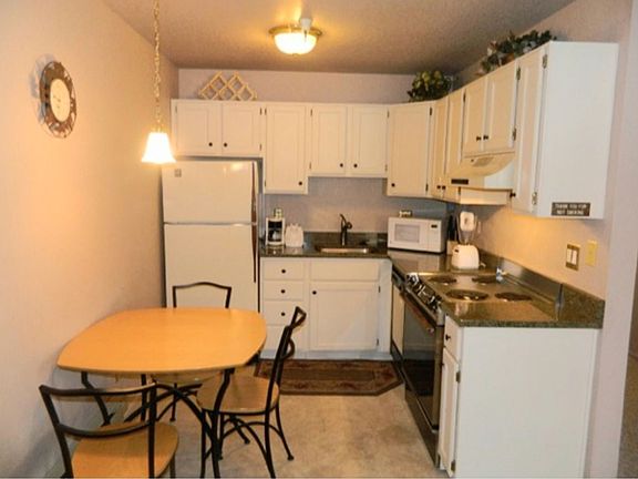 3rd image of 1940 Prospector Ave #111