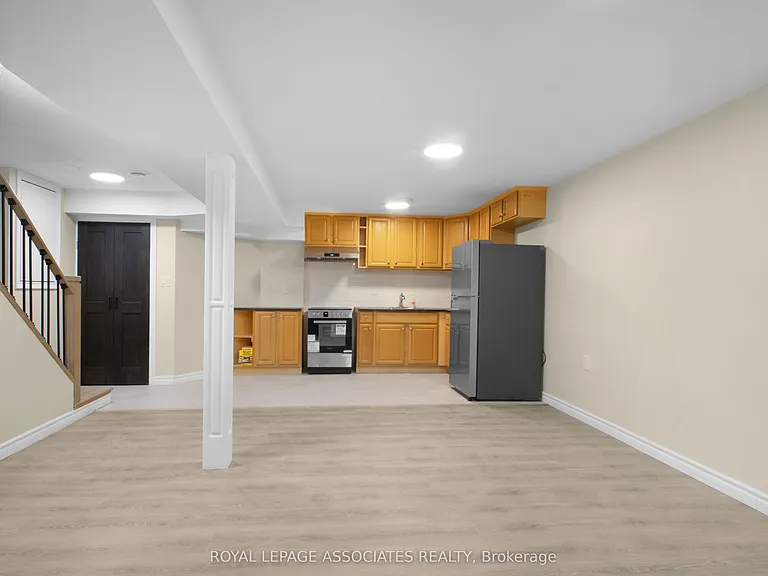 6120 Clover Ridge Cres #BASEMENT — Photo 1