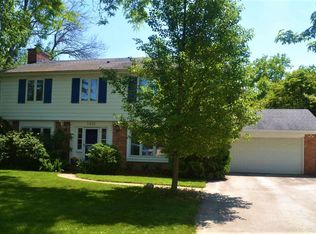 2435 W Greenwood Rd, Glendale, WI 53209