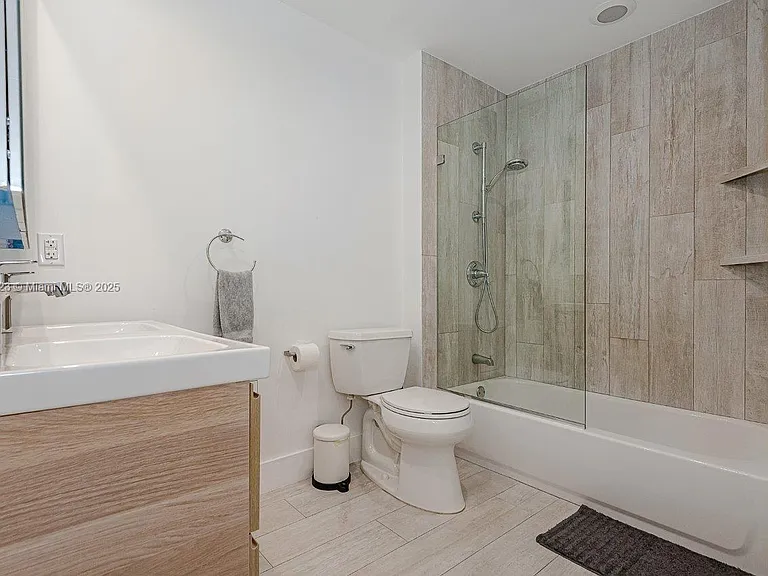 2301 Collins Ave #21 — Photo 14