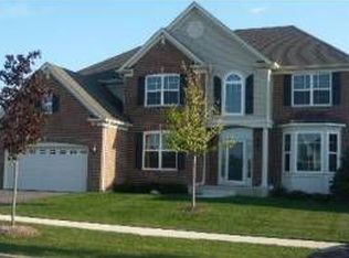 5851 Chatham Dr, Hoffman Estates, IL 60192