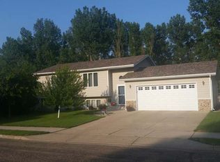 4204 35th Ave NW, Mandan, ND 58554