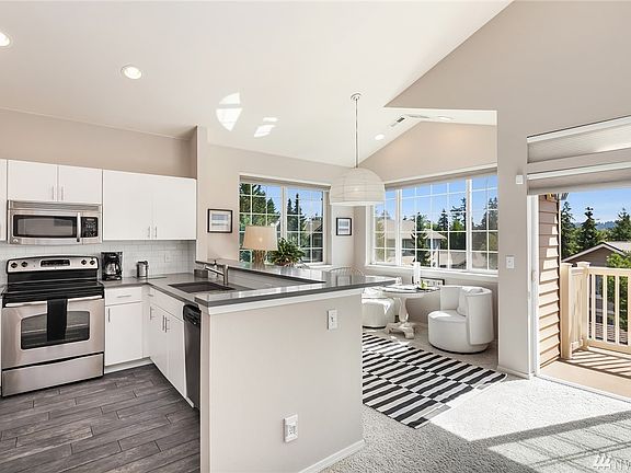 3rd image of 18594 NE 57th Way