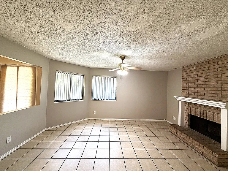 2105 Coach Dr — Photo 5