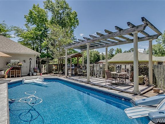 2nd image of 6045 Garden Oaks Dr