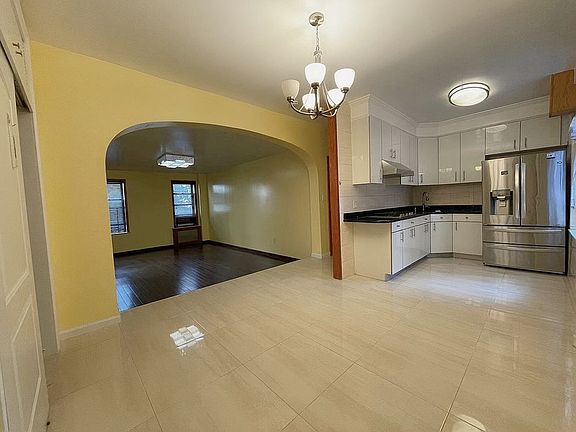 4th image of 41-21 42nd St #2F