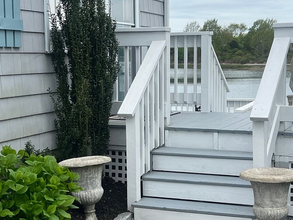 Cozy waterfront cottage on Bluebill Cove