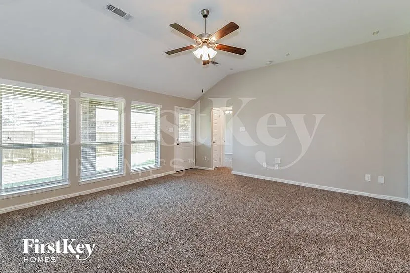 3 bed, 2.0 bath, 1709 sqft, $2,655 — Photo 4