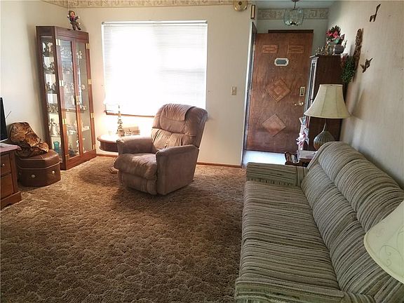 5th image of 113 Earl Ave