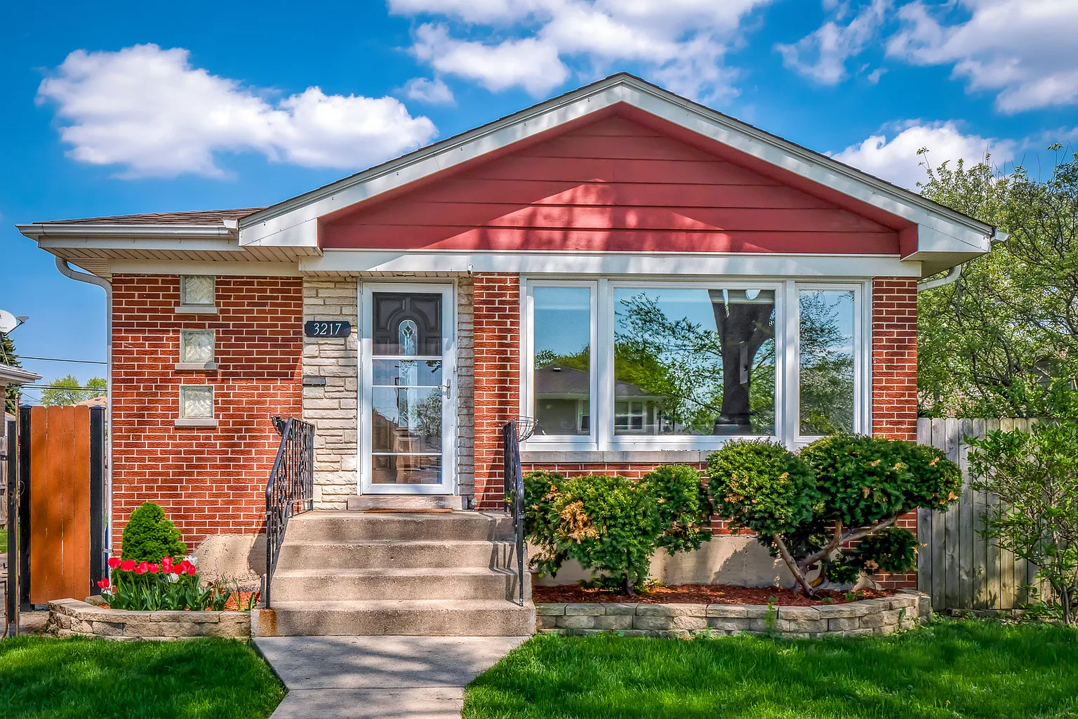 3217 Sarah St photo 1