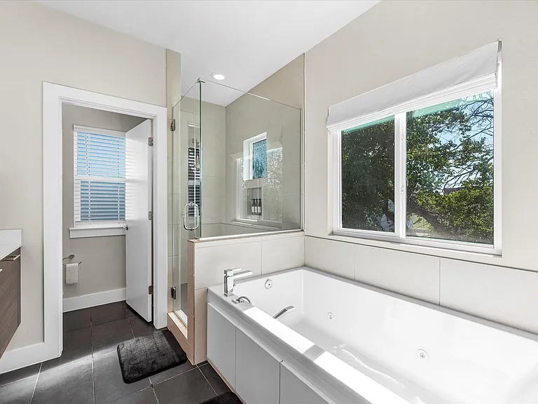 2210 Wipprecht St — Photo 19