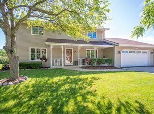 W162N10492 Auburn Ln, Germantown, WI 53022