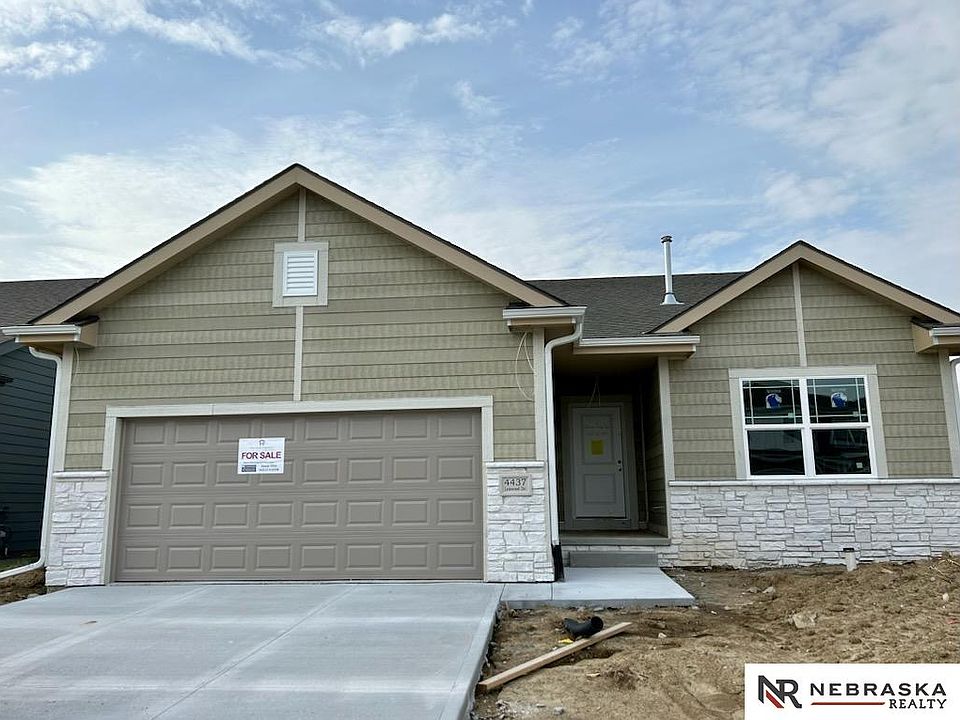 1st image of 4437 Leawood Dr